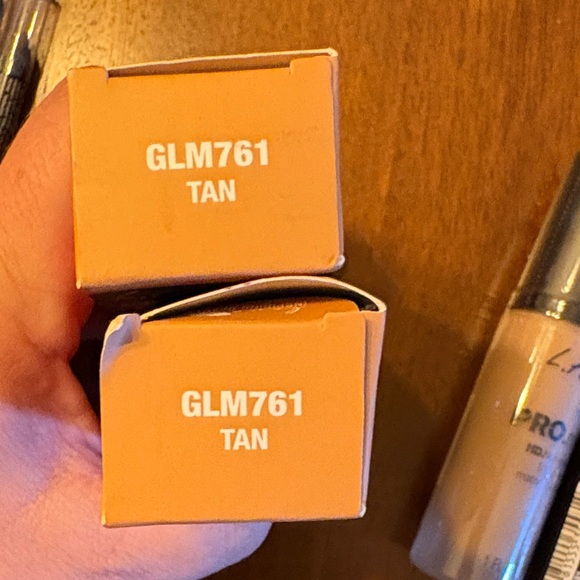LA Girl Tinted Foundation & Lip Color Set — Warm Beige - Picture 3 of 10